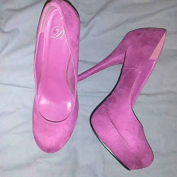 Heels - Picture 3 of 5